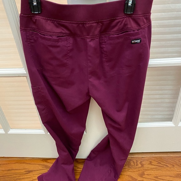 Women’s Grey’s Anatomy Scrubs - Picture 3 of 3